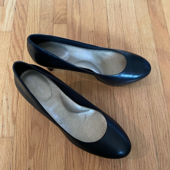 Rockport Black Leather Heel.  Size 9. Round toe. - Picture 8 of 12